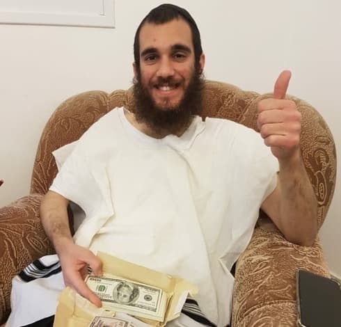 Mendy Itzhaki devolvió el dinero a la dueña original del sillón. 