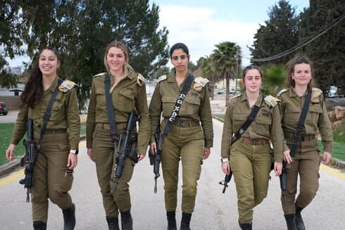 Cientos de mujeres israelíes se postularon esta semana para integrar la unidad. (FDI) Mujeres Recolección FDI