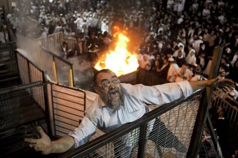 Prácticamente superada la lucha contra el COVID-19, esta semana se celebrará un avento de Lag BaOmer en Merón con unas 200 mil personas. (AFP) Lag BaOmer Meron