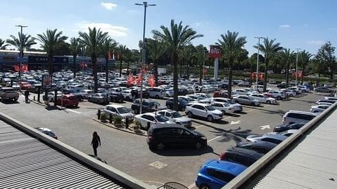 Centro comercial en Pardes Hanna-Karkur. 