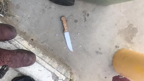 El cuchillo utilizado por la terrorista en el intento de ataque durante la mañana del domingo. El cuchillo utilizado por la terrorista en el intento de ataque.