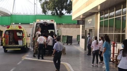 Recepción de los heridos en el Hospital Beilinson en Petah Tikva. (Captura de pantalla) Escena del atentado en Samaria.