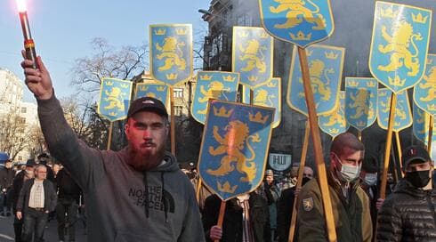 Neonazis ucranianos participan en la Marcha del Bordado en Kiev. (Anna Marchenko/Getty Images) Neonazis ucranianos participan en la Marcha del Bordado en Kiev.