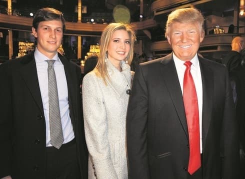 Jared Kushner junto a su esposa, Ivanka, y el expresidente estadounidense, Donald Trump. (Getty Images) Jared Kushner junto a su esposa, Ivanka, y el expresidente estadounidense, Donald Trump.