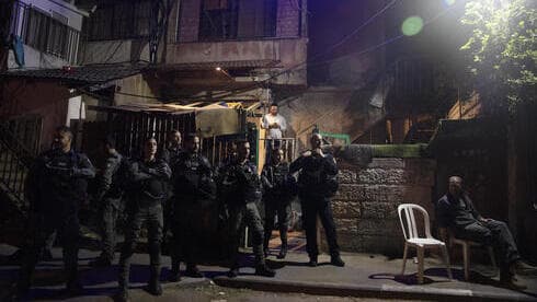 Fuerzas israelíes protegen la vivienda de una familia judía en el barrio Sheikh Jarrah, en Jerusalem Este.