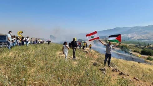 Libaneses protestan a favor de los palestinos en la frontera con Israel. 