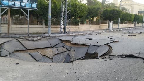 Secuelas de los ataques israelíes en el sistema de túneles subterráneos de Hamás en Gaza.