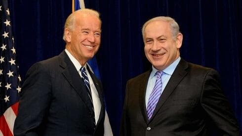 El presidente de Estados Unidos, Joe Biden, respaldó a Israel y llamó a un alto el fuego. (GPO) En esta foto de 2016 posan el entonces vicepresidente de Estados Unidos, Joe Biden, junto al primer ministro de Israel, Benjamín Netanyahu.