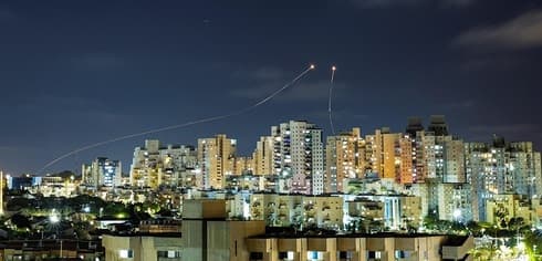 Cohetes sobre cielo israelí. 