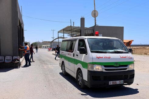 Vehículo de ayuda humanitaria en el ingreso a la Franja de Gaza. 