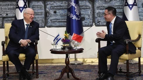 El presidente Reuven Rivlin con el embajador chino en Israel CAI Run. 