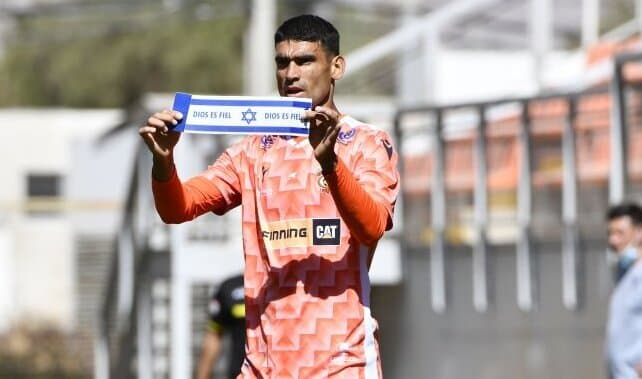 David Escalante y un gesto de apoyo a Israel. 