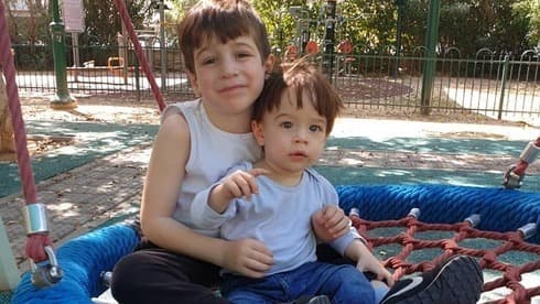 Los dos hijos de la familia fallecida en la caída del teleférico. 