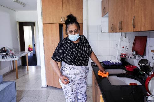 Randa Aweis, la mujer palestina que recibió un riñón de Yigal Yehoushua, en su casa de Jerusalem. (Reuters) Randa Aweis, la mujer palestina que recibió un riñón de Yigal Yehoushua, en su casa de Jerusalem.