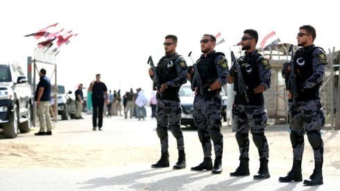 Banderas de Egipto en Gaza antes de la llegada del jefe de la inteligencia egipcia.