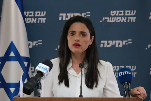 Yair Lapid afirmó que quieren asesinar a Ayelet Shaked, de Yamina, por su intención de unirse a la "coalición para el cambio". (Yoav Dodkovitch) Yair Lapid afirmó que quieren asesinar a Ayelet Shaked, de Yamina, por su intención de unirse a la "coalición para el cambio".