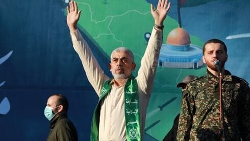 El líder de Hamas, Yahya Sinwar, participó de un memorial por los miembros de Hamas muertos en los combates de mayo. 