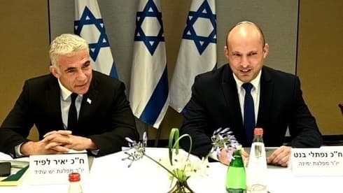 Los líderes de Yesh Atid, Yair Lapid, y de Yamina, Naftalí Bennett, quienes se alternarán en el cargo de primer ministro. (Raanan Cohen) Los líderes de Yesh Atid, Yair Lapid, y de Yamina, Naftalí Bennett, quienes se alternarán en el cargo de primer ministro.