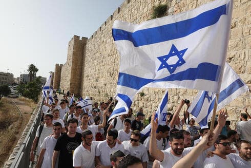 Desfile de las banderas en Jerusalem.