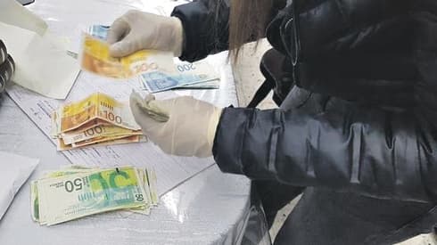Dinero confiscado en la redada en la Yeshivá de Berland, en mayo de 2020. (Gentileza Policía de Israel) Dinero confiscados en la redada en la ieshivá de Berland, en mayo de 2020.