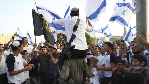 Desfile de las banderas en Jerusalem.