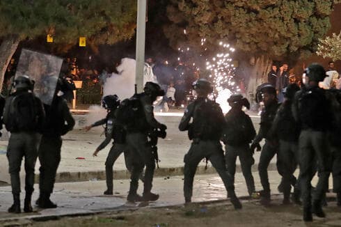 La policía antidisturbios de Israel, desplegada en torno de la Mezquita de Al Aqsa, en Jerusalem. ( AFP ) La policía antidisturbios de Israel, desplegada en torno de la Mezquita de Al Aqsa, en Jerusalem.