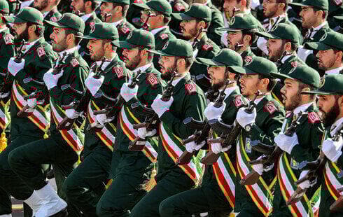 Miembros de la Guardia Revolucionaria Islámica durante un desfile militar en Teherán. (AP) Miembros de la Guardia Revolucionaria durante un desfile militar en Teherán.
