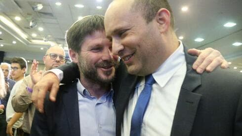 El primer ministro designado, Naftali Bennett, con el exaliado y líder religioso sionista, Bezalel Smotrich. (Moti Kimchi) El primer ministro designado, Naftali Bennett, con el exaliado y líder religioso sionista, Bezalel Smotrich.