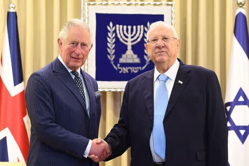 El presidente Rivlin y el príncipe Carlos durante una reunión en Jerusalem en 2020. (AP) El presidente Rivlin y el príncipe Carlos durante una reunión en Jerusalem en 2020.