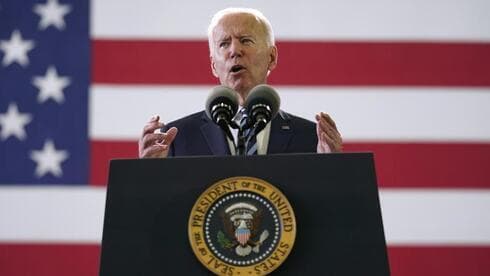 El presidente estadounidense Joe Biden se dirige a miembros de las Fuerzas Armadas estadounidenses en RAF Mildenhall en Suffolk, Inglaterra. (AP) El presidente estadounidense Joe Biden se dirige a miembros de las Fuerzas Armadas estadounidenses en RAF Mildenhall en Suffolk, Inglaterra.