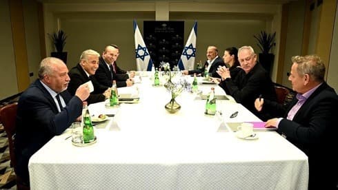 Los jefes de los partidos que componen el probable futuro gobierno de coalición israelí. (Raanan Cohen) Los jefes de los partidos que componen el probable futuro gobierno de coalición israelí.