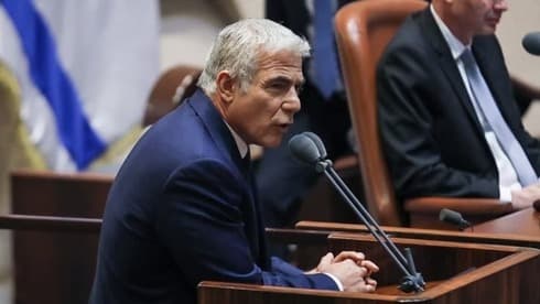 Yair Lapid contra los parlamentarios opositores: "Los ciudadanos de Israel se avergüenzan de ustedes". (Noam Moskowitz/Portavoz de la Knesset) Yair Lapid contra los parlamentarios opositores: "Los ciudadanos de Israel se avergüenzan de ustedes".