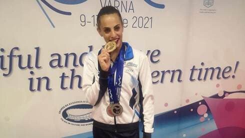 Ashram con sus medallas. 