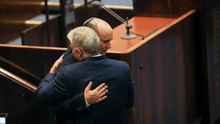 Yair Lapid y Naftali Bennett en la Knesset.