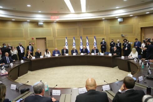 La primera reunión del 36 ° gobierno de Israel en la Knesset el domingo. ( Alex Kolomoisky ) La primera reunión del 36 ° gobierno de Israel en la Knesset el domingo.
