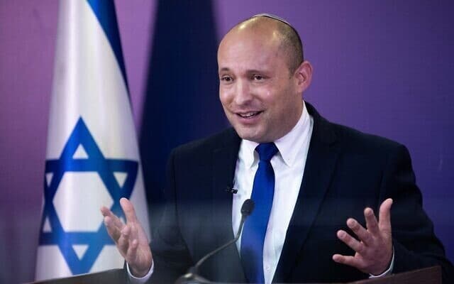 El primer ministro designado y líder del partido Yamina, Naftali Bennett, da una conferencia de prensa en la Knesset. (Yonatan Sindel) El primer ministro designado y líder del partido Yamina, Naftali Bennett, da una conferencia de prensa en la Knesset.