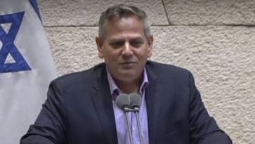 El ministro de Salud, Nitzan Horowitz, habla en la Knesset el miércoles.