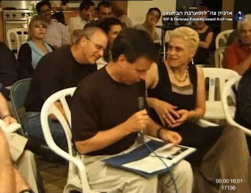 Ilan Ramon habla durante el evento de la Fuerza Aérea que tuvo lugar en 2001. (Archivo Militar FDI) Ilan Ramón habla durante el evento de la Fuerza Aérea que tuvo lugar en 2001.