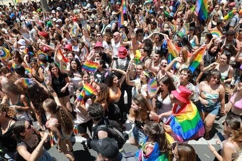 Decenas de miles de personas asisten a la Marcha del Orgullo Gay en Tel Aviv. (Dana Kopel) Decenas de miles de personas asisten a la Marcha del Orgullo Gay en Tel Aviv.