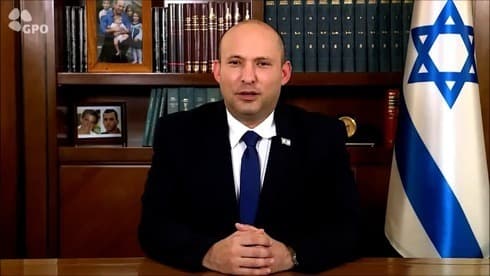 Biden quiere reunirse pronto con el primer ministro israelí, Naftalí Benett. (Oficina de Prensa del Gobierno de Israel) El primer ministro Naftali Bennett hace un llamamiento en vídeo a los jóvenes israelíes para que se vacunen antes de que caduquen las dosis.