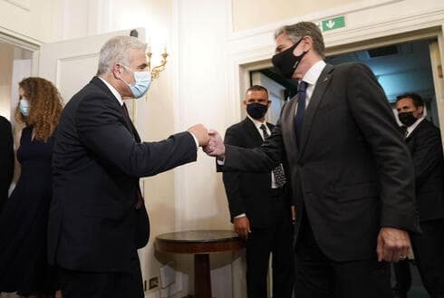 Reunión entre Lapid y el secretario de Estado estadounidense, Antony Blinken, en Roma.