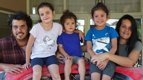 Gilad Lahiani junto a su familia. 
