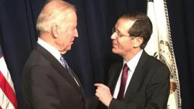 El presidente de Estados Unidos, Joe Biden, y su homólogo israelí, Yitzak Herzog, durante sus respectivos mandatos como vicepresidente y como líder de la oposición. (Twitter) El presidente de Estados Unidos, Joe Biden, y su homólogo israelí, Yitzak Herzog, durante sus respectivos mandatos como vicepresidente y como líder de la oposición.