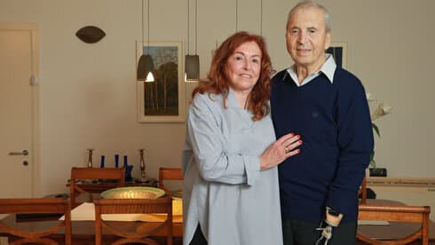 Yekutiel Gershoni junto a su esposa. 