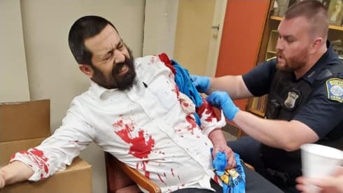 Rabino apuñalado en Boston en un presunto ataque antisemita. 