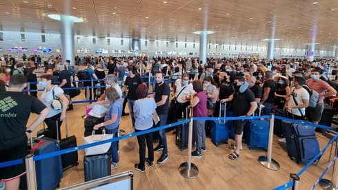 "La gente ha perdido el miedo". El Aeropuerto Ben Gurion arrebatado de personas esta mañana. 