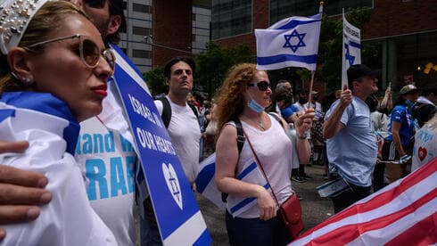 Manifestantes a favor de Israel asisten a una manifestación contra el antisemitismo en Manhattan, en mayo de 2021. (AFP) Manifestantes a favor de Israel asisten a una manifestación contra el antisemitismo en Manhattan, en mayo de 2021.