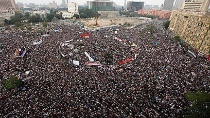 Manifestación en la Plaza Tahrir en El Cairo, Egipto, durante la Primavera Árabe de 2011. (AP) Manifestación en la Plaza Tahrir en El Cairo, Egipto, durante la Primavera Árabe de 2011.
