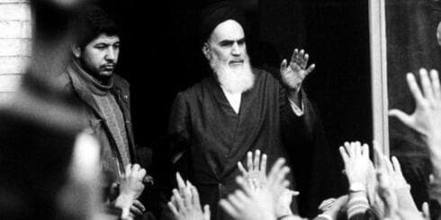 El ayatolá Ruhollah Jomeini hablando a sus seguidores en Teherán durante la revolución islámica de 1979. (Reuters) El ayatolá Ruhollah Jomeini hablando a sus seguidores en Teherán durante la revolución islámica de 1979.