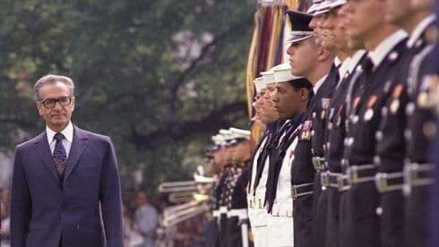 El Sha Mohammad Reza Pahlavi de visita en Washington, 1975.
